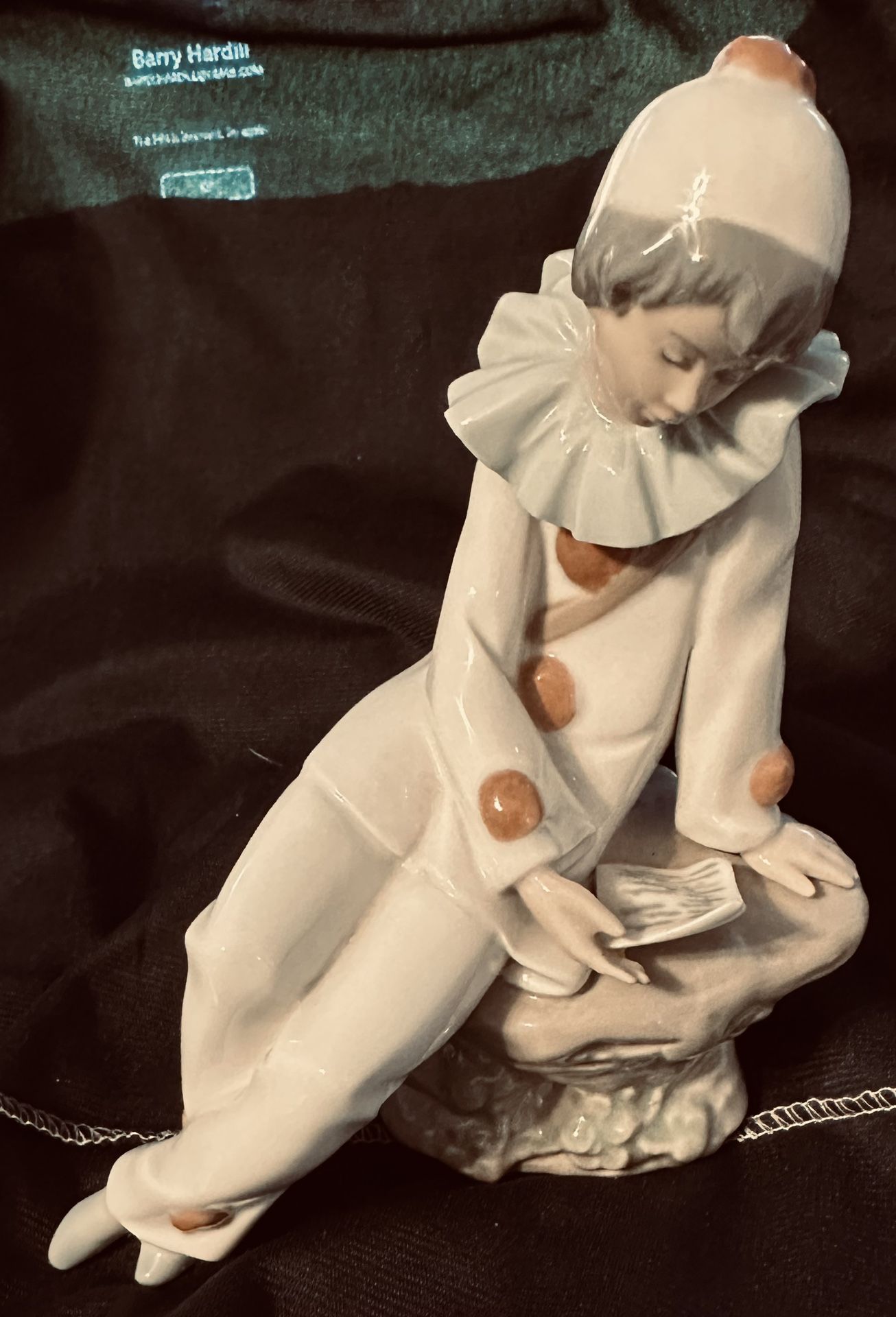 Pristine Porcelain Lladro NAO A-26J 1987 Seated Minstrel made In Spain