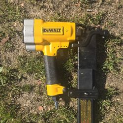 Dewalt 1 Inch Crown Stapler