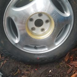 2000 Lexus LS 400 One Wheel 