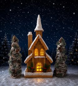 Bring the warmth of Christmas into your home with this beautiful handcrafted holiday centerpiece! 🎄⛪