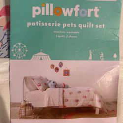 Pillow fort Quilt