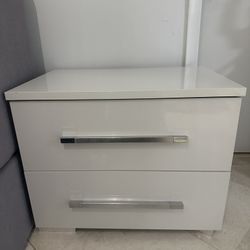 2 Nightstands Gloss White