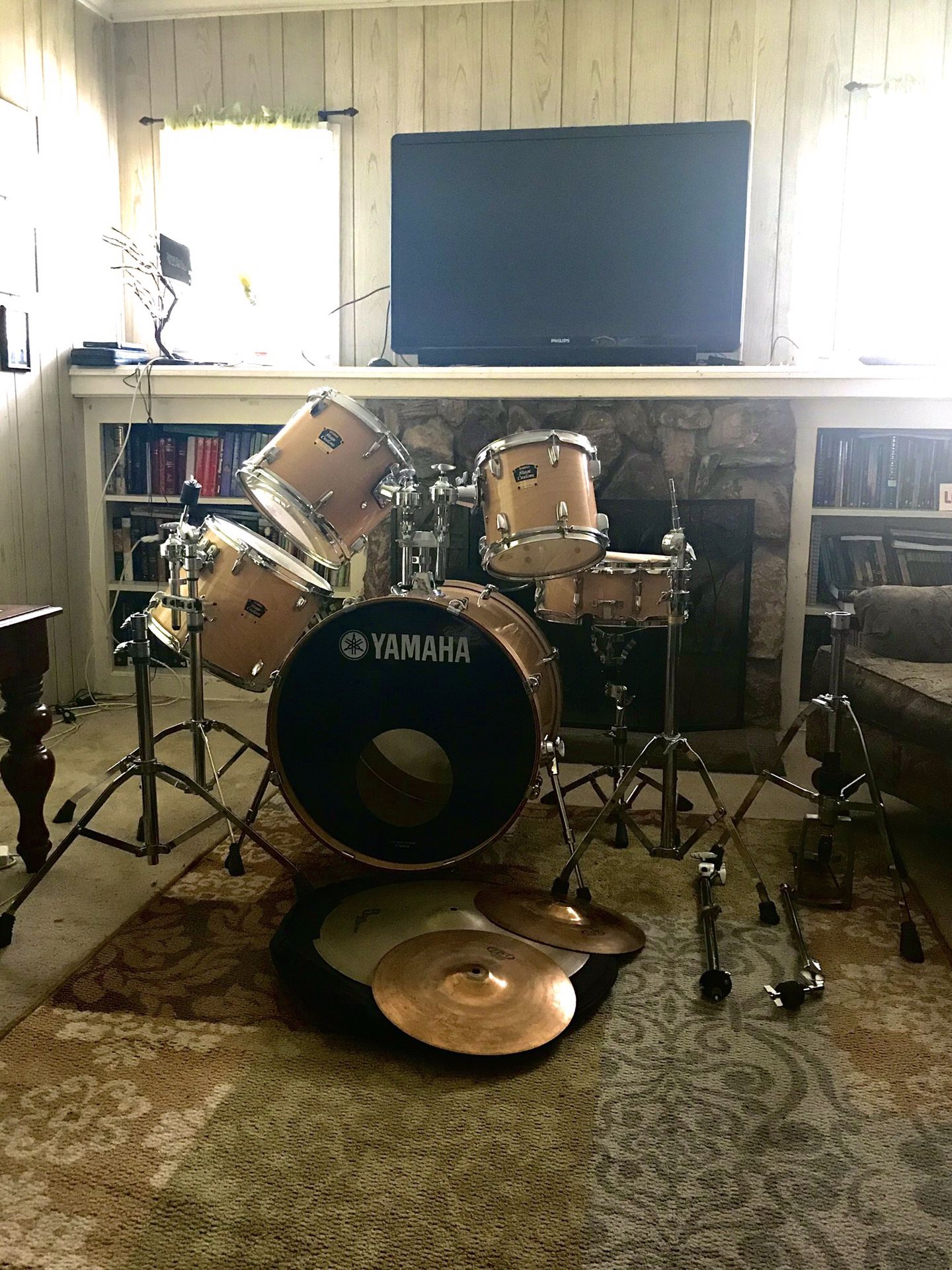 Yamaha wood style drum set