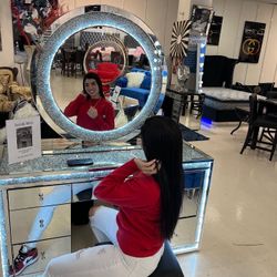 💄 Doing Your Makeup Has Never Been More Enjoyable!  💎 Get The Perfect Glam Vanity Mirror Set This Holiday Season At  Furniture World   💡 It's Desig