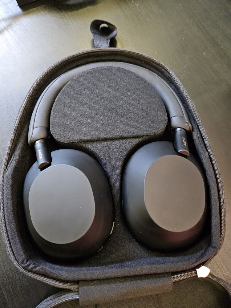 Sony Wh-1000xm5 Bluetooth Headphones Lightly Used All Packaging