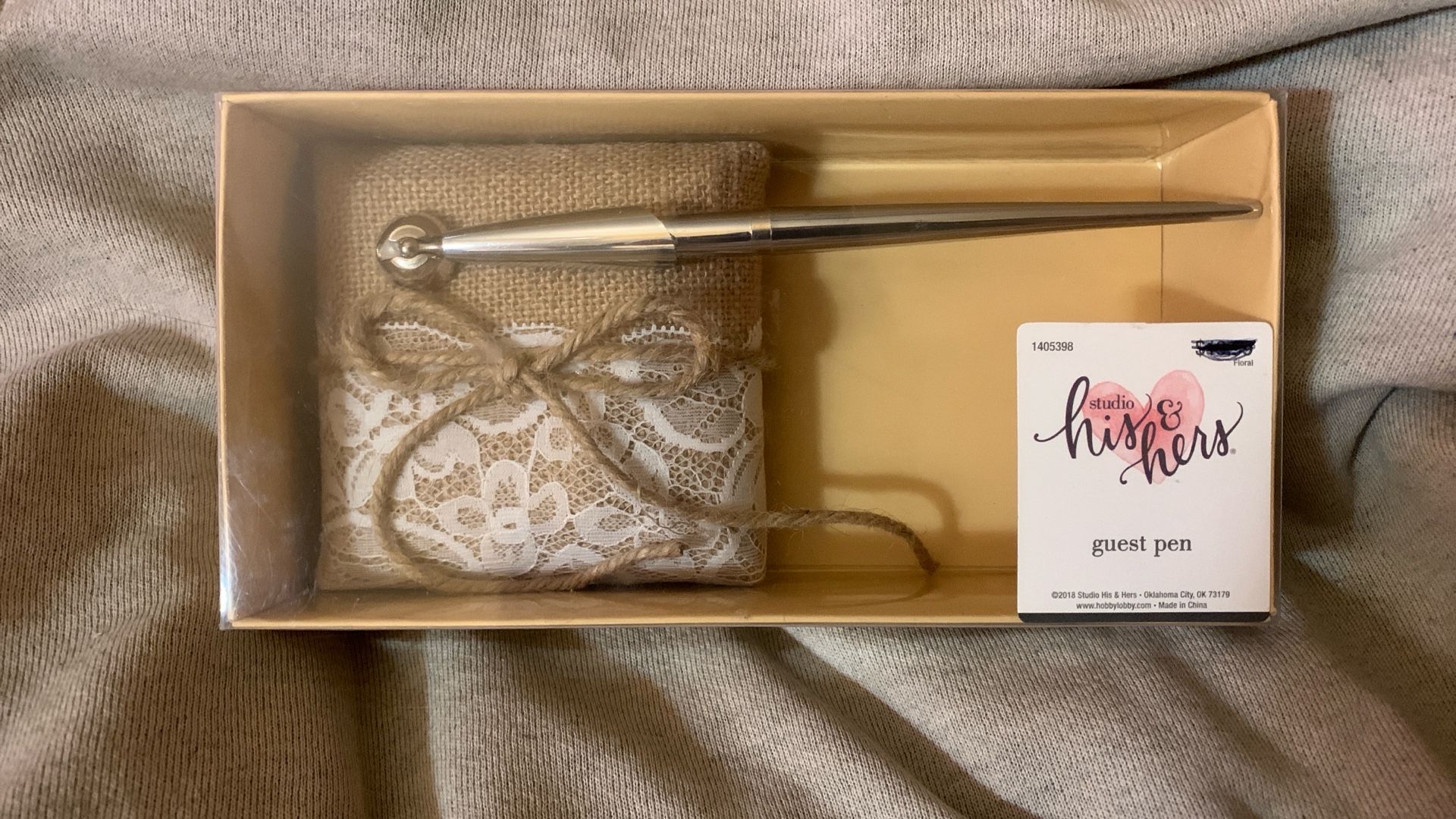 Burlap & Lace Guest Pen For Special Occasions.