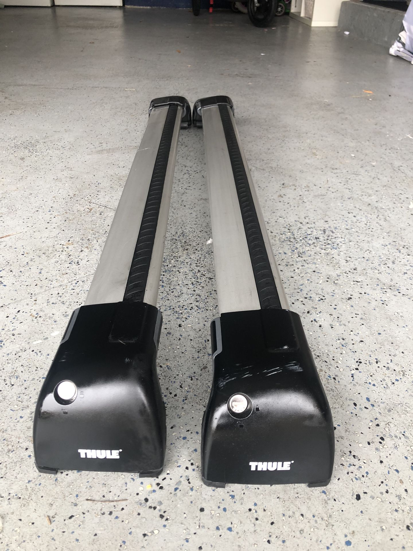 Thule WingBar Edge roof rack system 