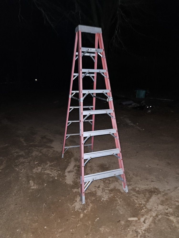 8ft Fiberglass Step Ladder