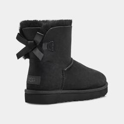 Ugg Mini Bailey Bow II Women Boots size 7 & 8 available 