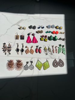 $8 WOMEN’S JEWELRY EARRINGS (USED)