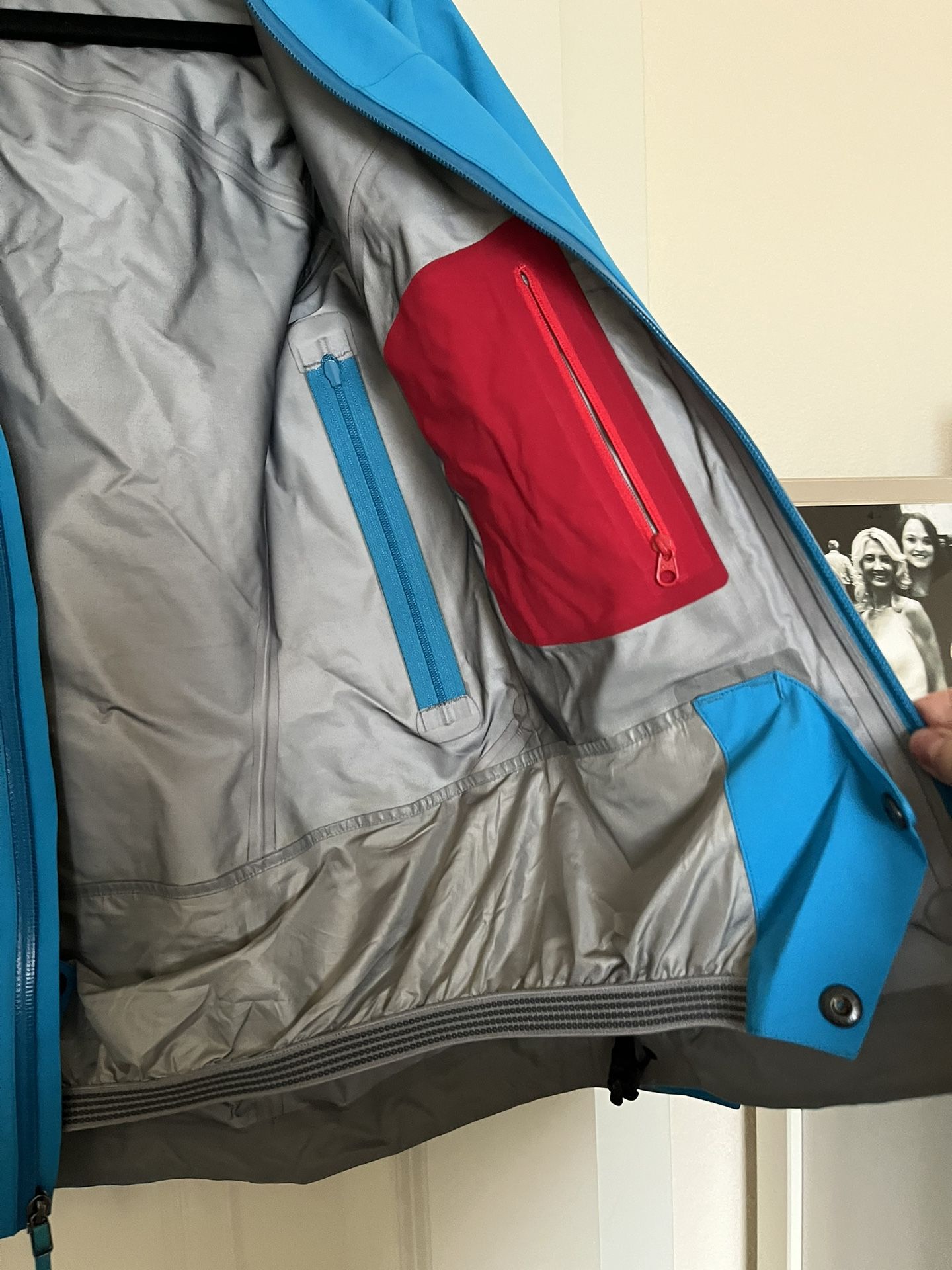 Arc'teryx Astryl Shell Jacket LIKE NEW (women's xs) for Sale in Seattle