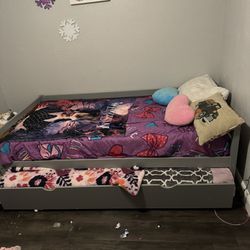 Lightly Used Twin Trundle Bed❤️