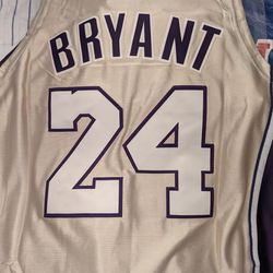 Las Angeles Lakers Kobe Bryant Platinum Hardwood Jersey Size XL 