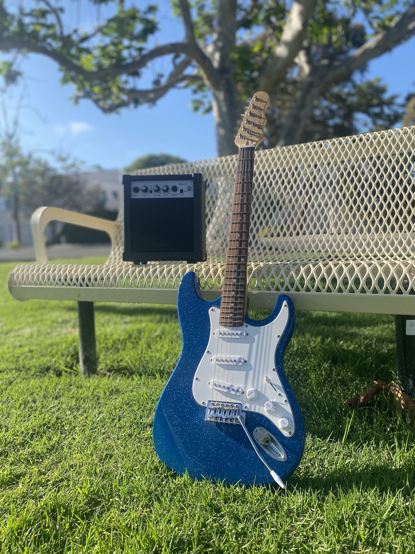 Electric Guitar and speaker Hardly used.