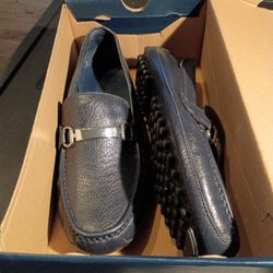 COLE HAAN BLACK LEATHER MENS LOAFERS WITH SILVER METAL ORNAMENTATION ON TOP