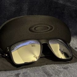 Oakley Holbrook XL Sunglasses New In Box
