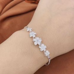 Sterling silver flower bracelet female niche design sterling silver light luxury sweet simple versatile high-end gift