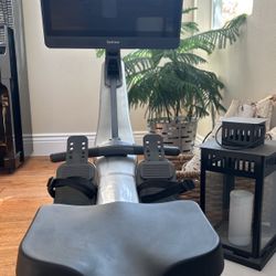 Hydro Rowing Machine With Extras 