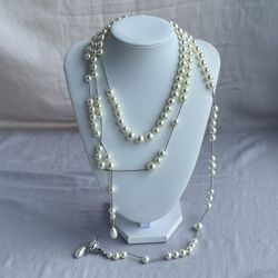 A brand-new irregularly shaped white pearl three-layer necklace