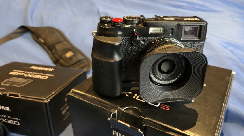 FujifilmX-100S With Or Flash