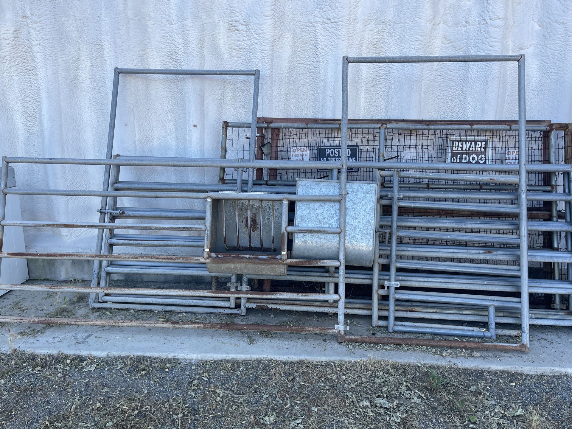 Corral pipe fencing