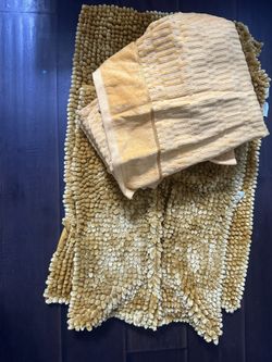 Yellow Bath Towel And Rig Set