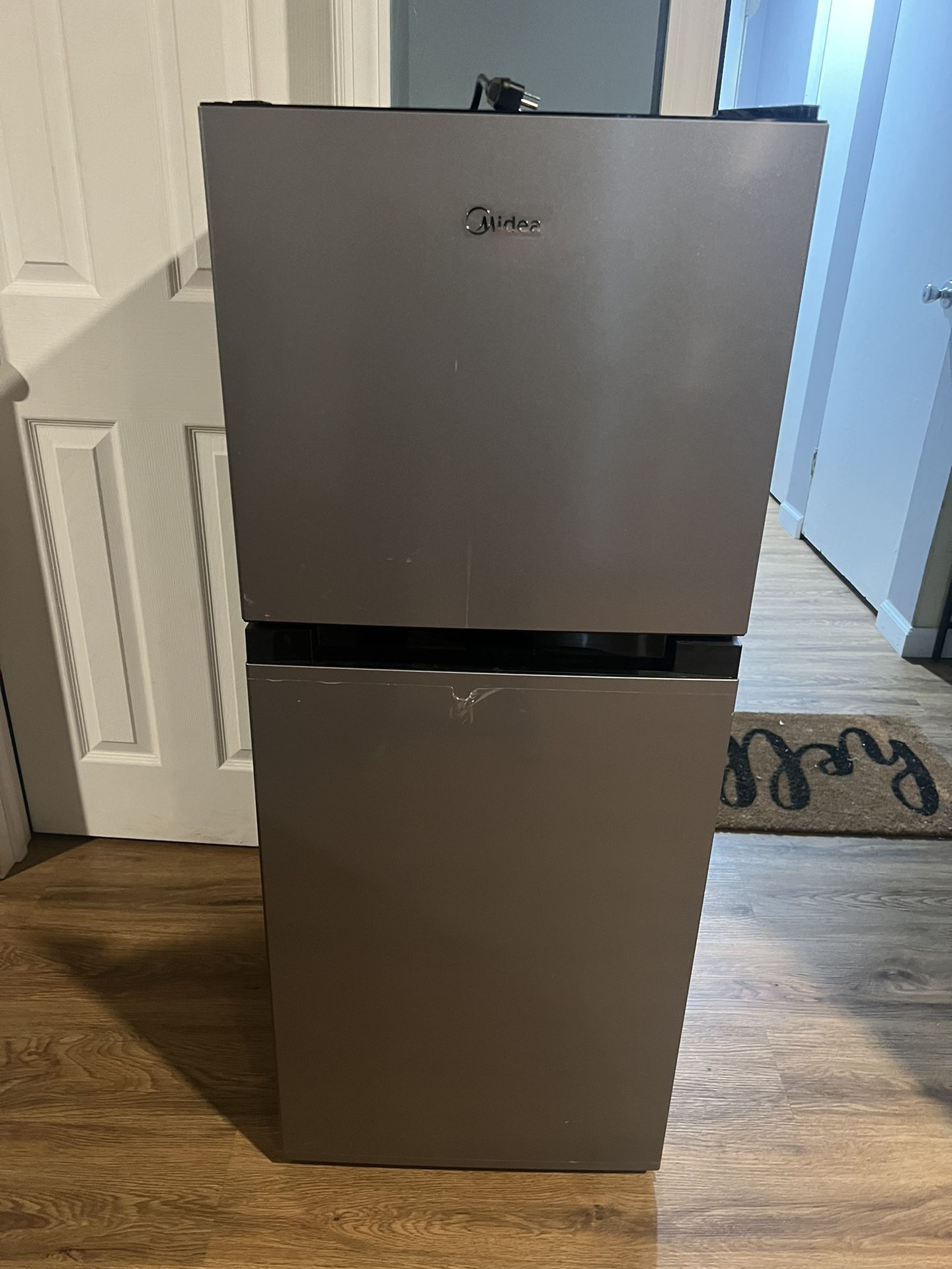 Midea Compact Refrigerator