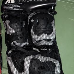 Brand New Pad Set Free With A Purchase Of My Listed Items 