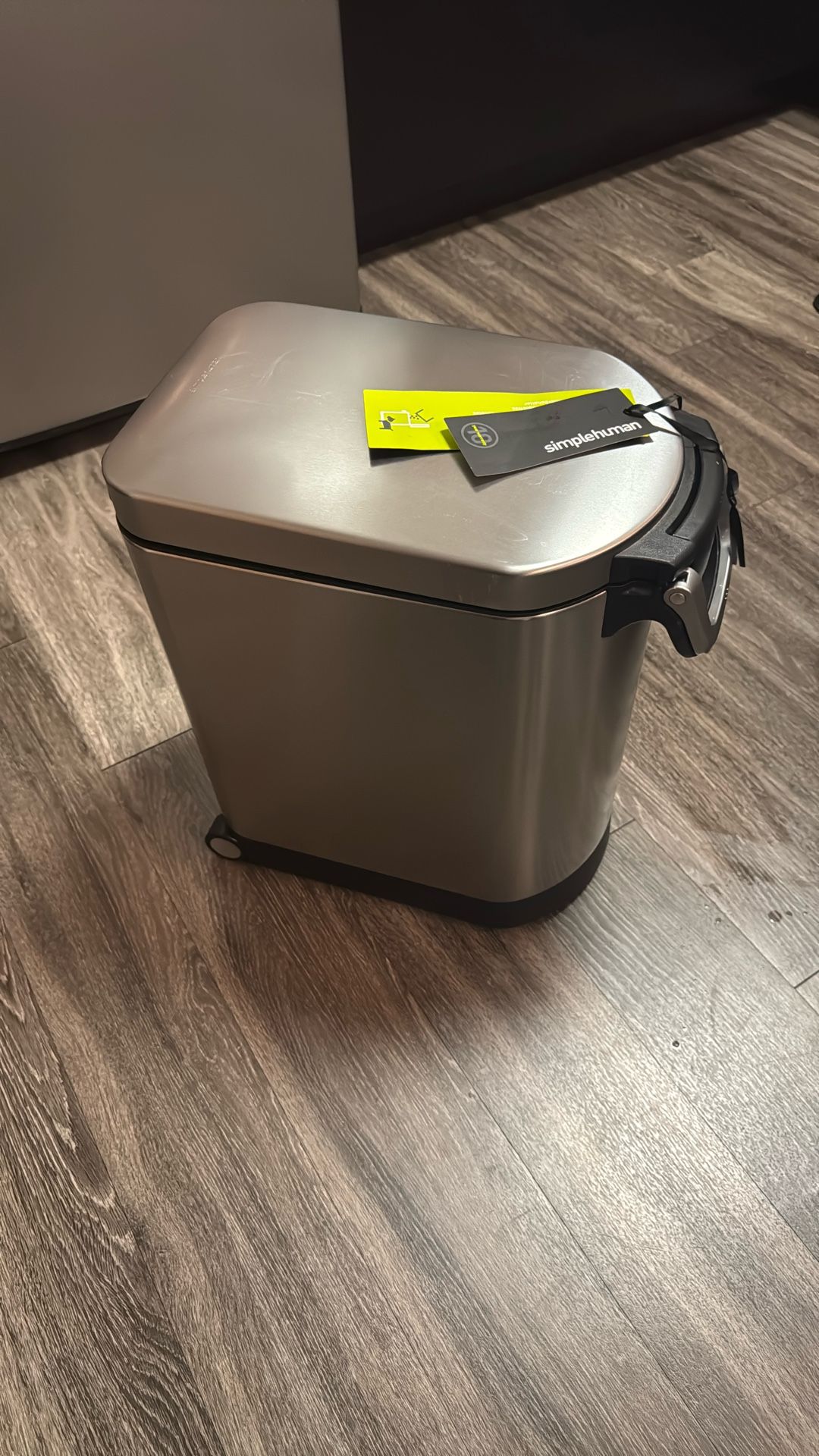 Simple Human Pet Food Holder