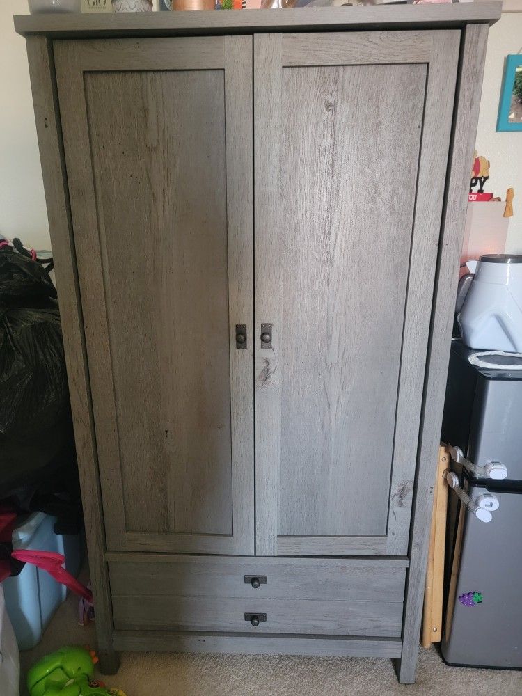 Grey Waredrobe & 4 Drawer Dresser