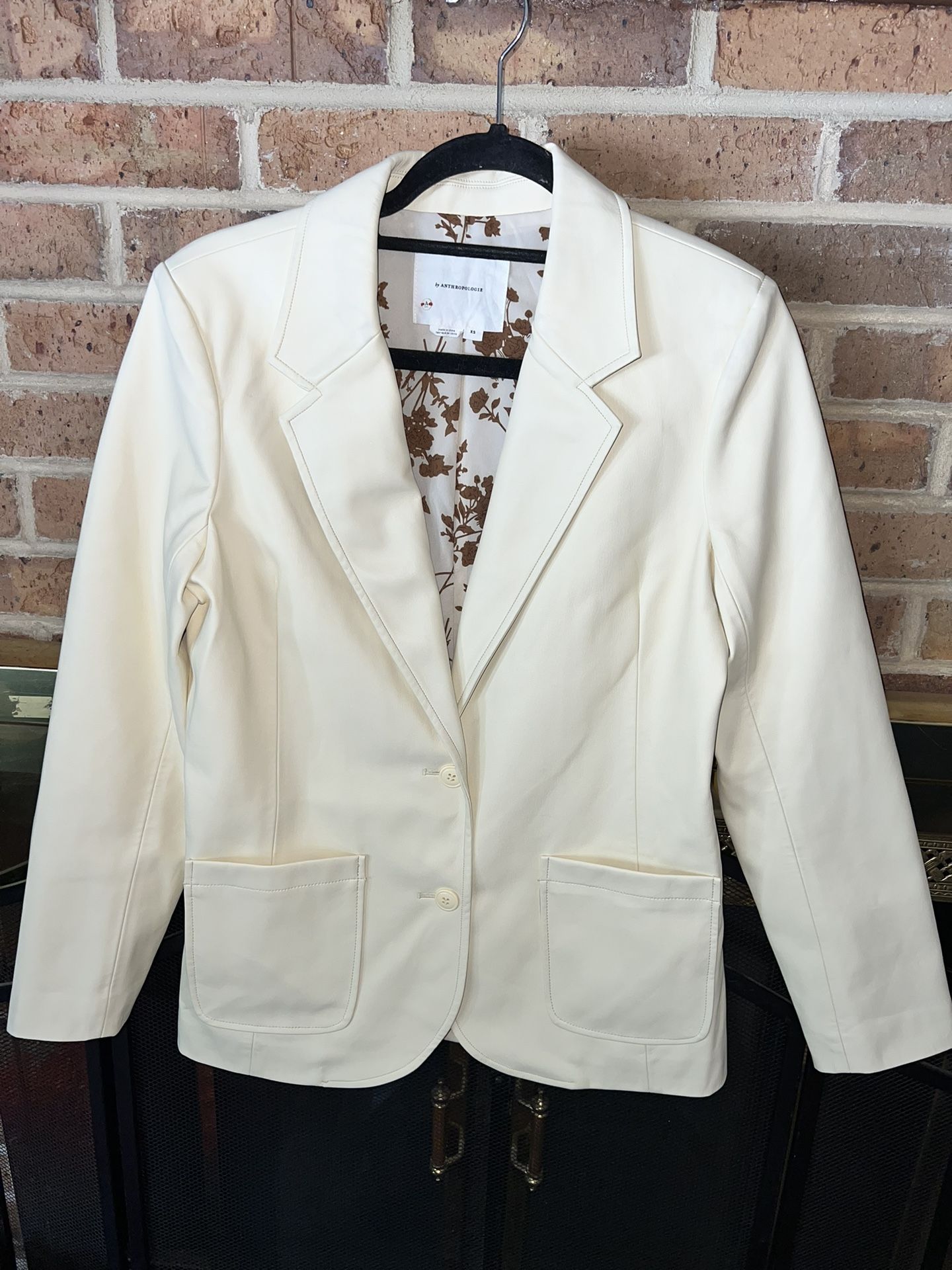Ladies sz XS x-small by Anthropologie cream polyester faux leather blazer jacket