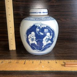 Chinese Vintage Blue & White Porcelain Jar 