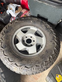 GMC wheels 6x5.5 with like new 33 inch tires