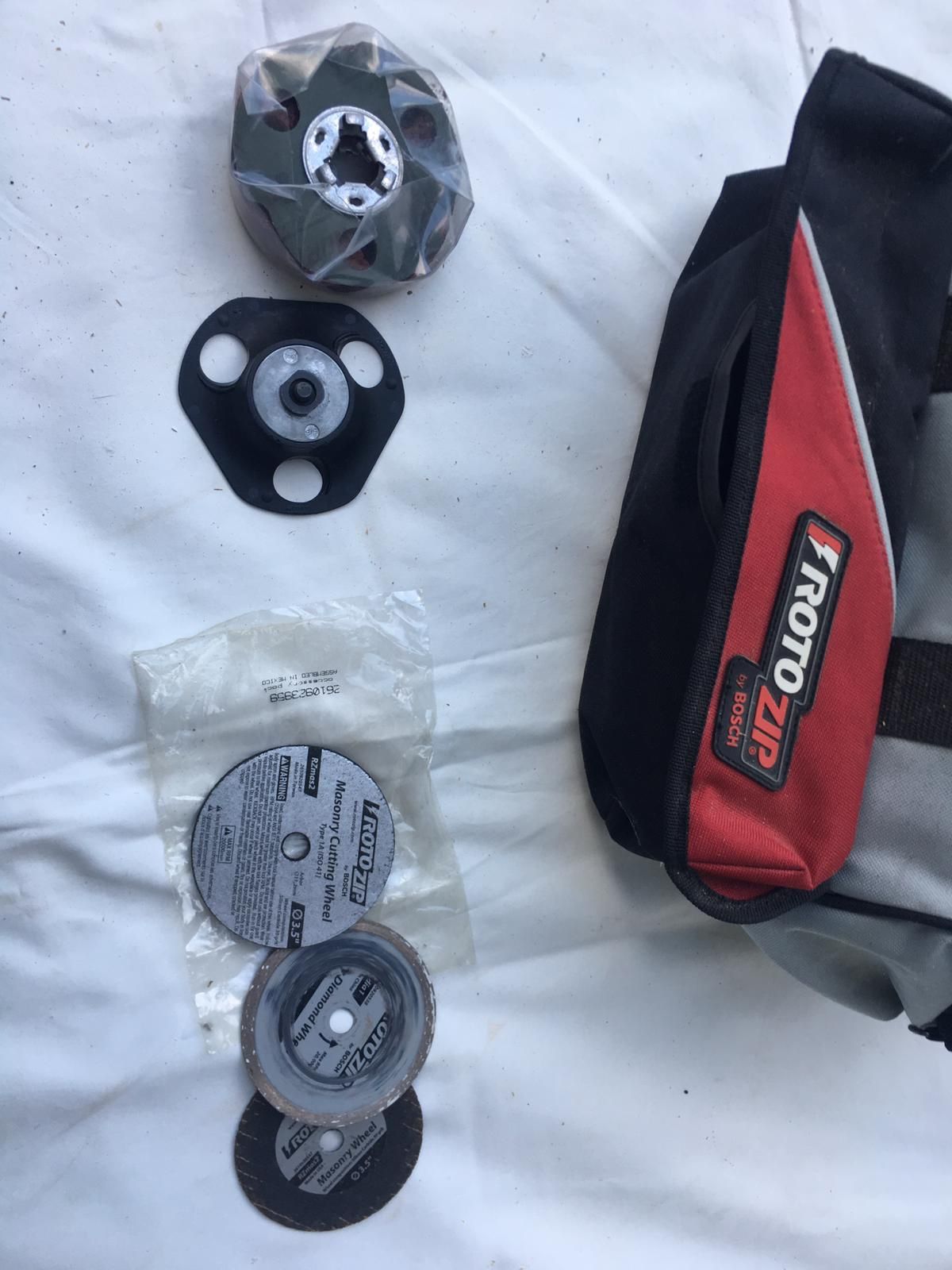 Rotozip Rz 18v cordless kit like new by Bosch and many attachments
