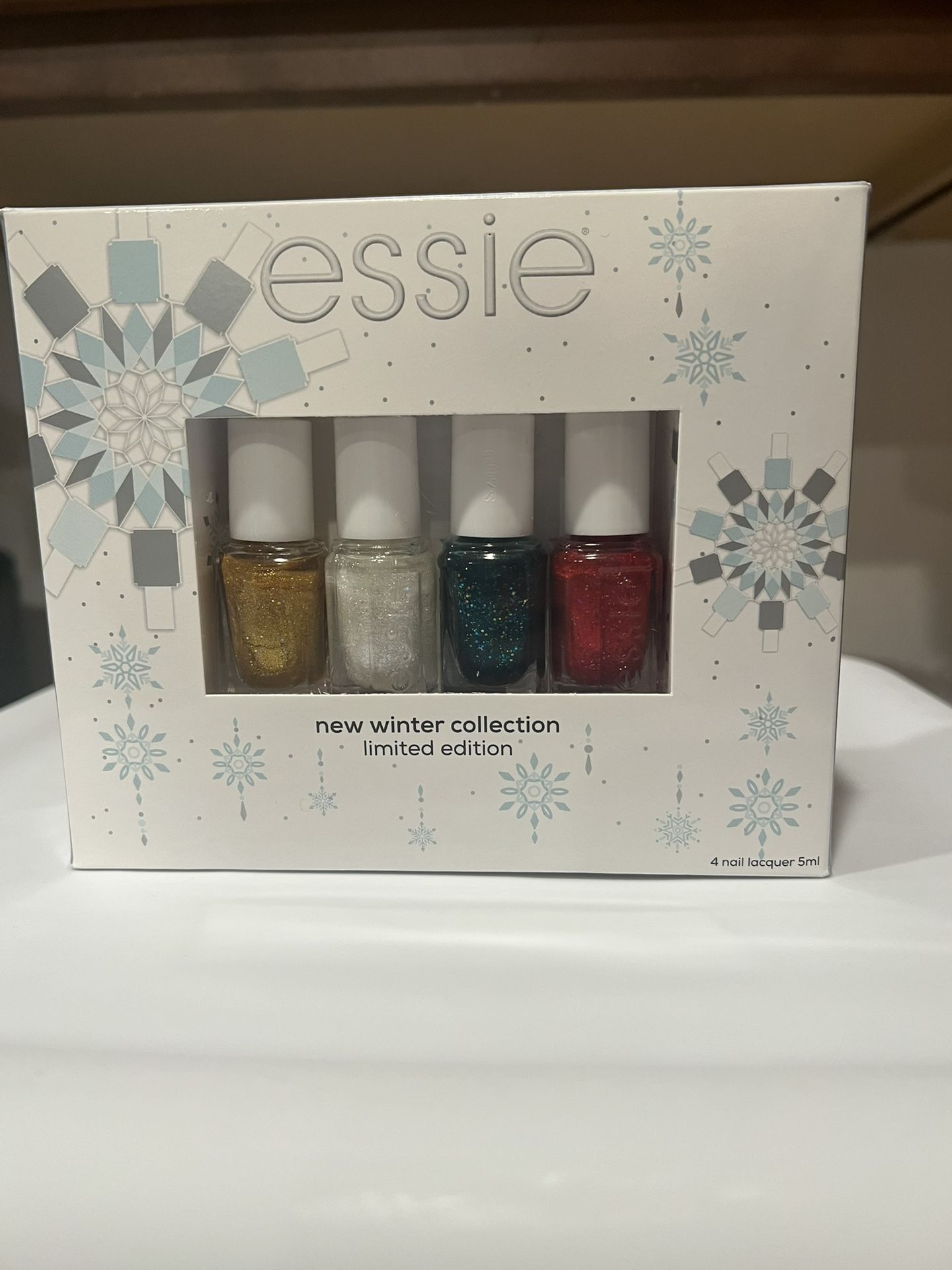 Brand New Set Of 4 Mini Essie Holiday Nail Polishes