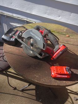 Craftsman circular saw with 2 batteries and charger