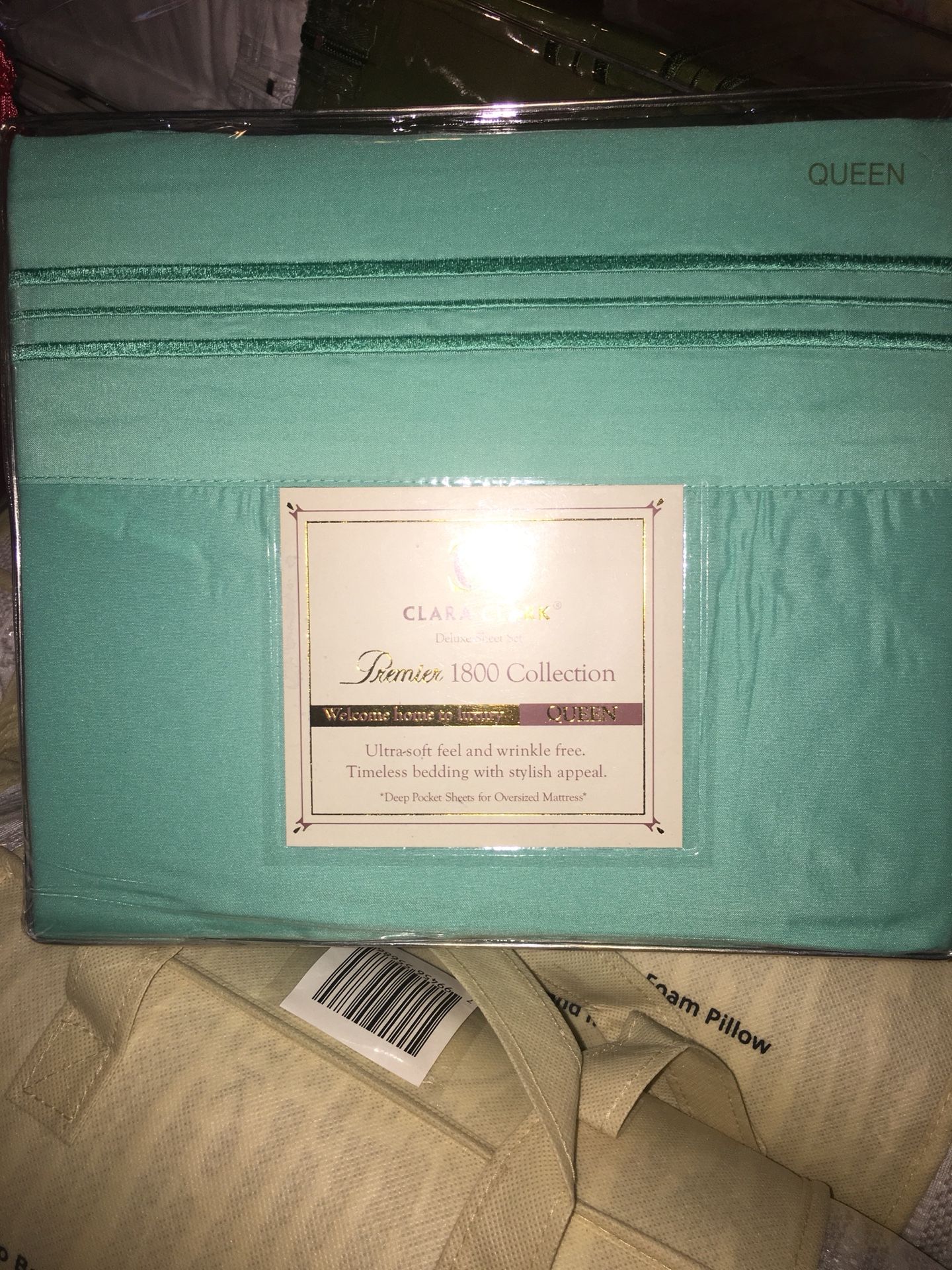 Clara Clark deluxe sheet set And Memory pillows