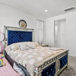 Bed Room Set Mirror 2 Nights Stands And Dresser 