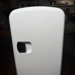 Antarctic Star Mini Fridge 4L Portable – Skincare & Drinks