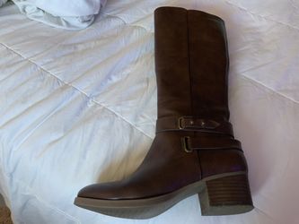 Women Boots Size 7 
