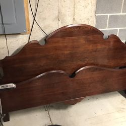 King Posted Bed With  Wooden Frame 