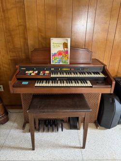Hammond 124XL (Romance series) Electric Spinet Organ