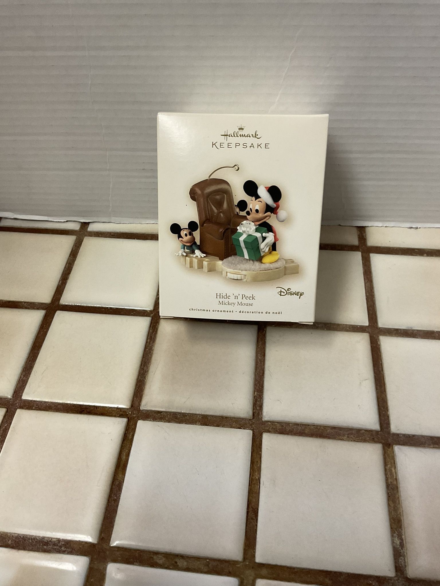 Hide ‘n’ Peek Hallmark Disney Mickey Mouse Ornament