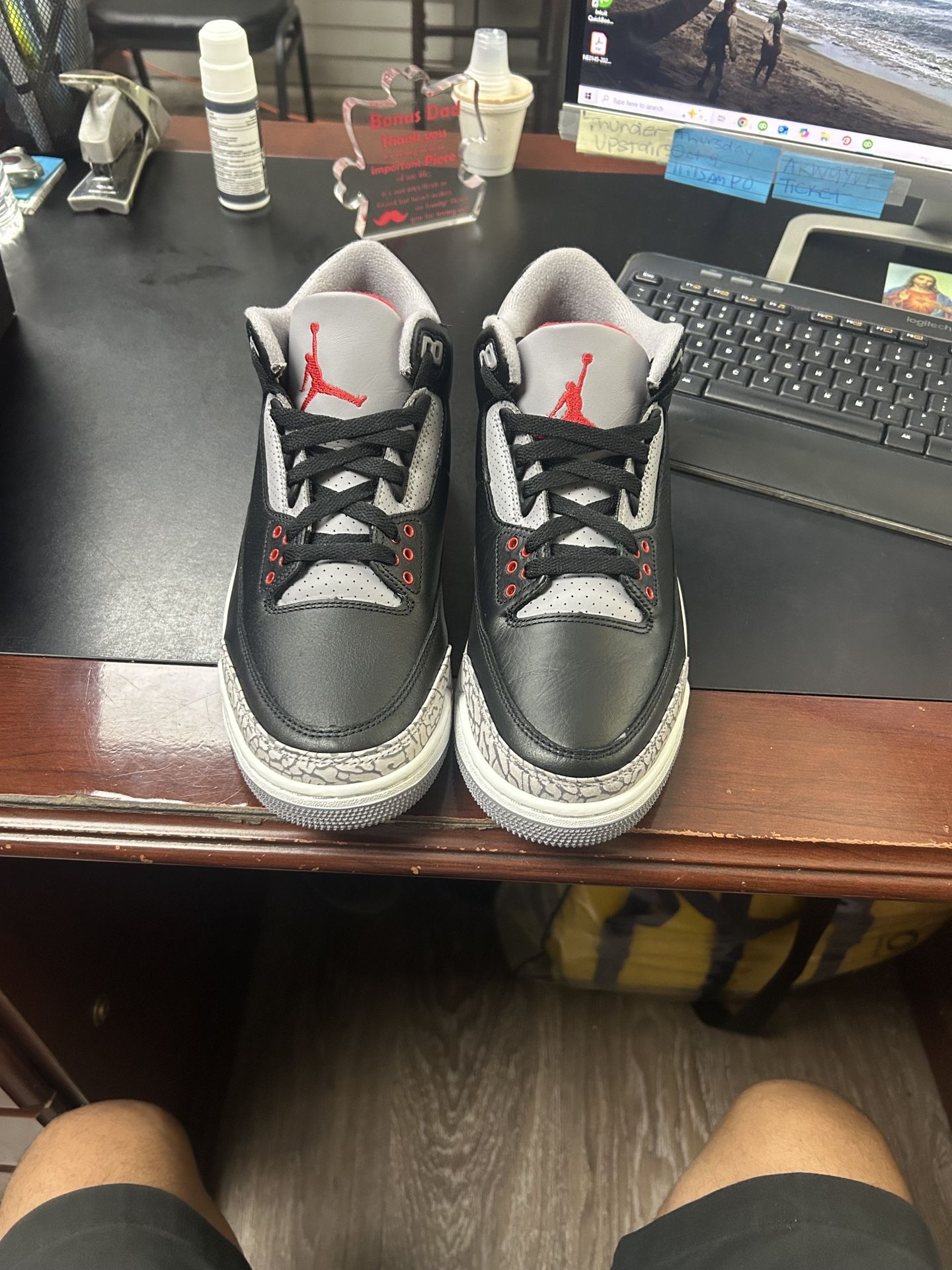 BRAND NEW JORDAN RETRO 3 CEMENT BLACK SIZE 9 1/2 ORIGINAL FROM FLIGJT CLUB $200 FIRM SENT ME WRONG SIZE