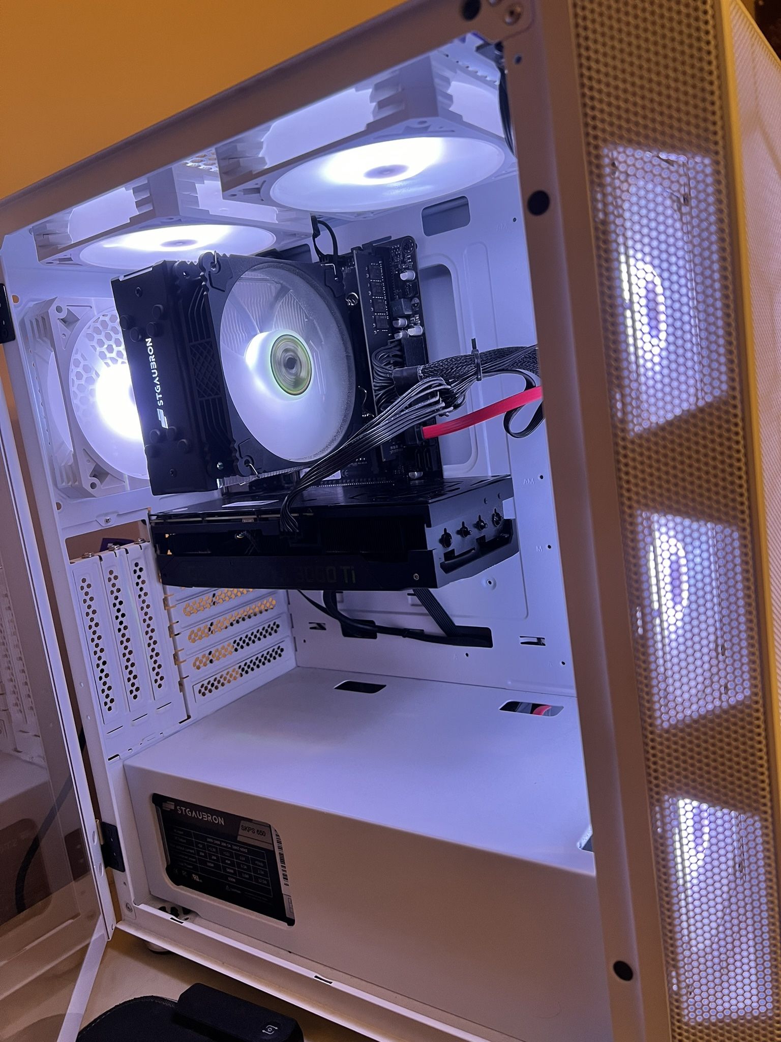 STGAubron White Gaming PC