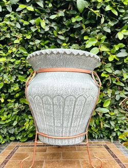 Trumpet Pot Planter with Stand