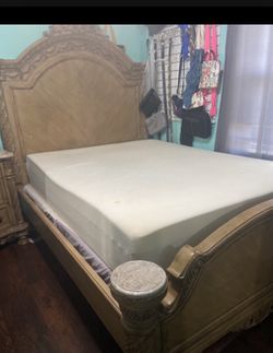 ROOM SET ASHLEYS FURNITURE
