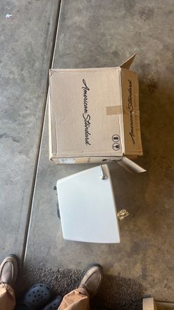 American Standard Toilet Tank with Lid
