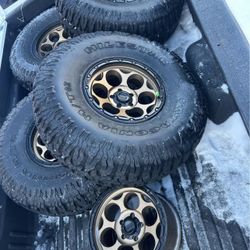 17x9 KMC wheels 40x13.50r17 Milestar tires 5x5 5x127 Jeep Wrangler Gladiator