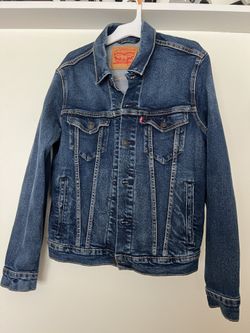 Levi Denim Jacket. Mens Small. Excellent Like New Condition.
